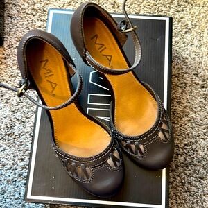 Size 6-1/2 Brown MIA dress shoes 2 inch heeled. Style Valencia.